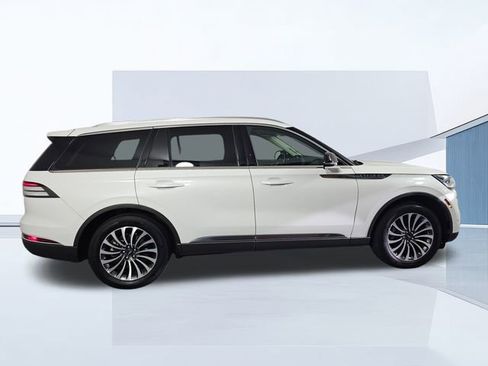 Used 2024 Lincoln Aviator Reserve image 4