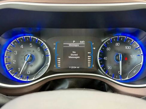 Used 2017 Chrysler Pacifica Touring FWD image 22