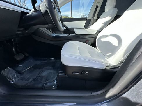 Used 2022 Tesla Model Y Long Range image 20