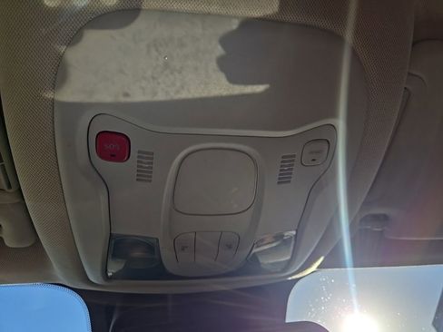 Used 2023 Jeep Renegade Latitude AWD/4WD image 59