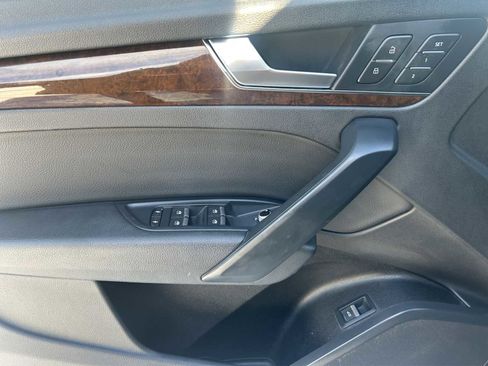 Used 2020 Audi Q5 2.0T Premium w/ Convenience Package image 9