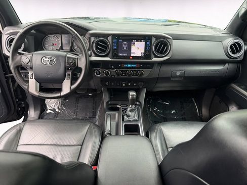 Used 2019 Toyota Tacoma TRD Off-Road w/ TRD Premium Off Road Package AWD/4WD image 10