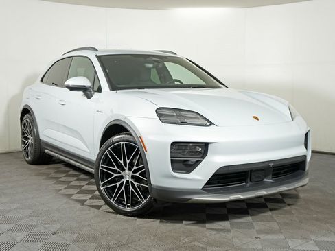 New 2026 Porsche Macan 4 Electric image 9