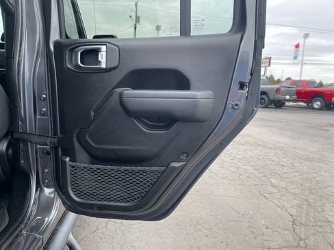 Used 2022 Jeep Gladiator Sport image 12