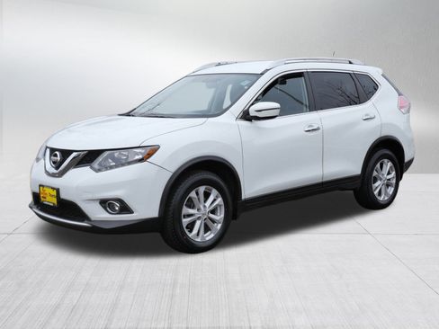 Used 2016 Nissan Rogue SV image 3