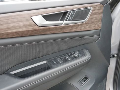 Certified 2025 Volkswagen Atlas SEL image 15