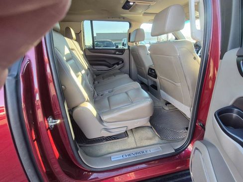 Used 2017 Chevrolet Suburban LT image 20