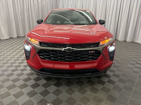 Used 2026 Chevrolet Trax RS w/ Sunroof Package FWD image 2