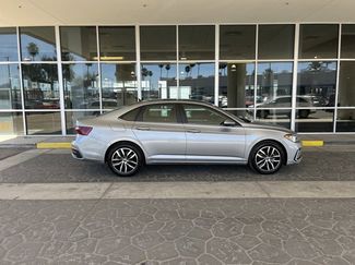 Used 2025 Volkswagen Jetta SE video 4