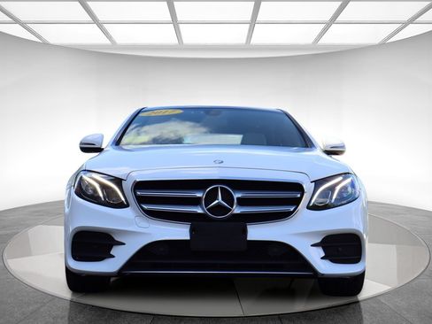 Used 2017 Mercedes-Benz E 300 4MATIC image 2