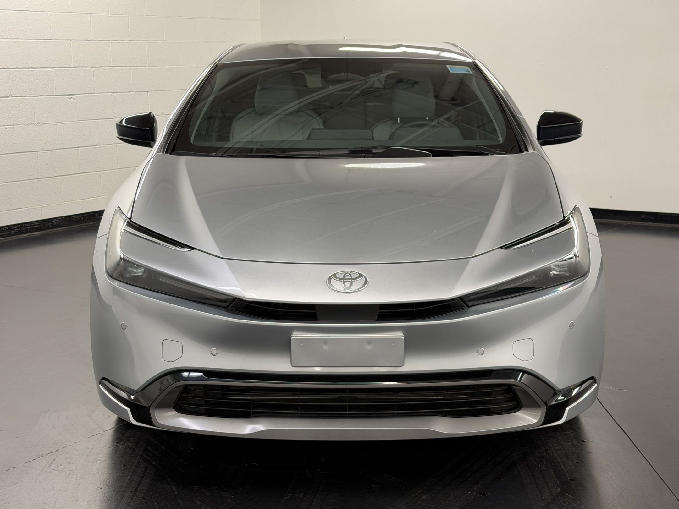 Used 2024 Toyota Prius XLE FWD image 6