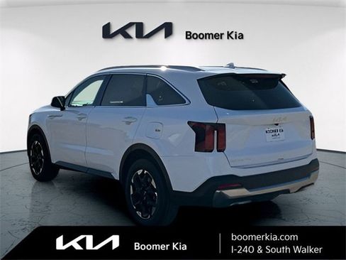 Certified 2025 Kia Sorento S w/ Panoramic Sunroof Package image 7