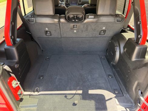 Used 2020 Jeep Wrangler Unlimited Sahara w/ Uconnect 4C Nav & Sound Group AWD/4WD image 26