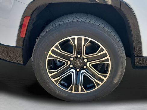New 2026 Jeep Grand Wagoneer 4WD w/ Premium Group I image 19