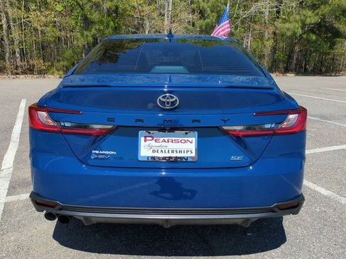Used 2025 Toyota Camry SE w/ Convenience Package FWD image 5