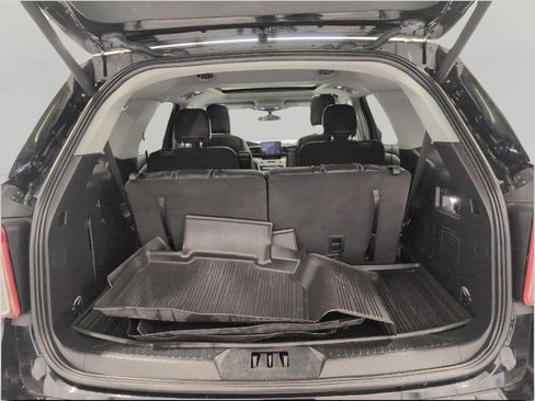 Used 2024 Ford Explorer XLT w/ Equipment Group 202A AWD/4WD image 16