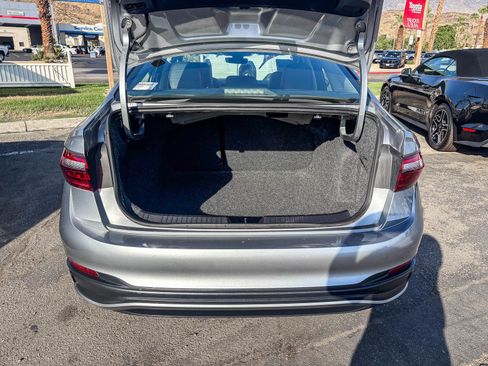 Used 2025 Volkswagen Jetta SE FWD image 14
