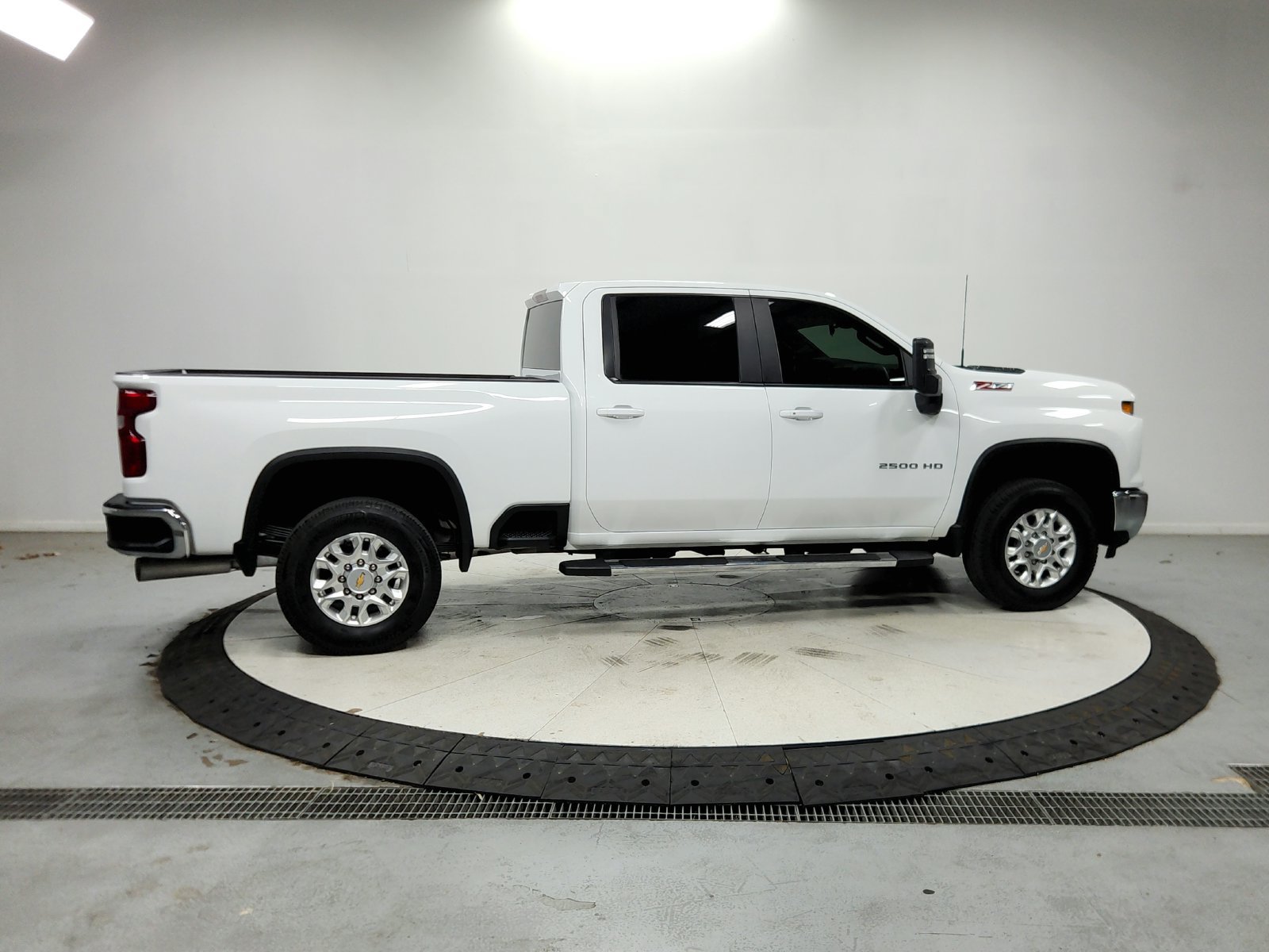Used 2025 Chevrolet Silverado 2500 LT AWD/4WD image 9