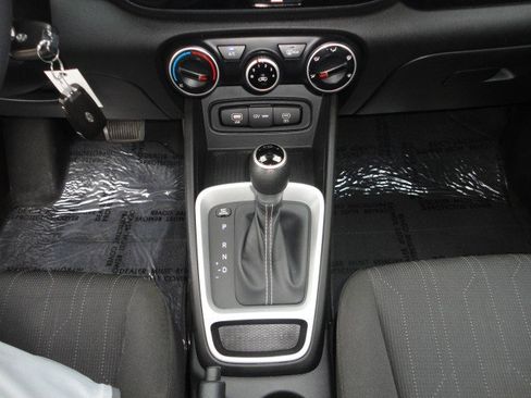 Used 2023 Hyundai Venue SE image 7