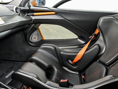 Used 2019 McLaren Senna RWD image 43