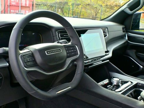 Used 2023 Jeep Wagoneer Series II image 30