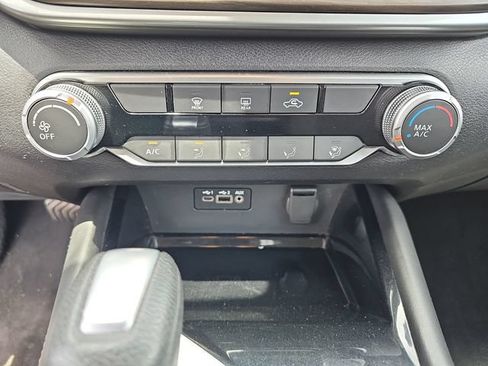 Used 2023 Nissan Altima 2.5 SV FWD image 28