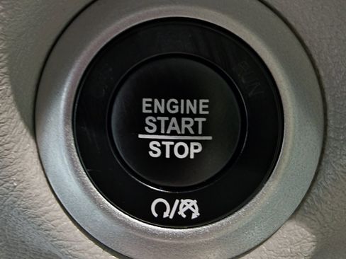 Used 2024 Chrysler Voyager LX image 44