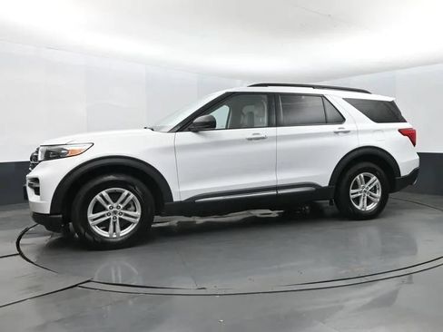 Used 2024 Ford Explorer XLT w/ Equipment Group 202A AWD/4WD image 4