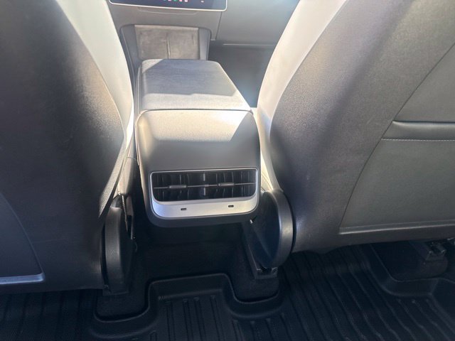 Used 2022 Tesla Model Y Long Range AWD/4WD image 31