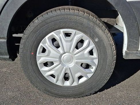 New 2023 Ford E-Transit RWD image 4