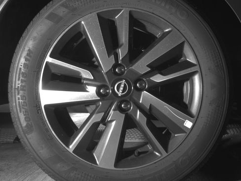 Used 2025 Nissan Versa SV image 15