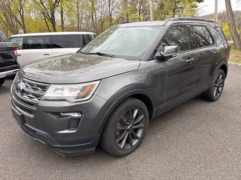 Used 2018 Ford Explorer XLT w/ Equipment Group 202A image 3