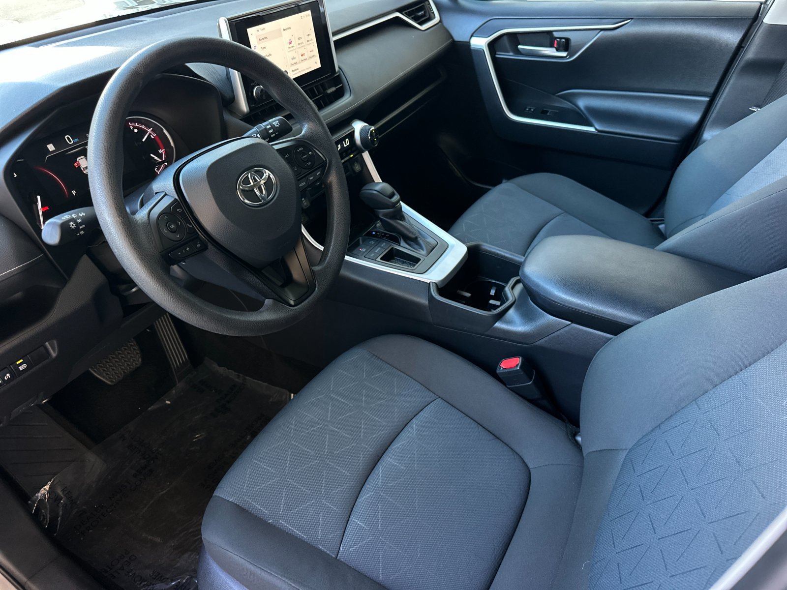 Used 2025 Toyota RAV4 XLE FWD image 9