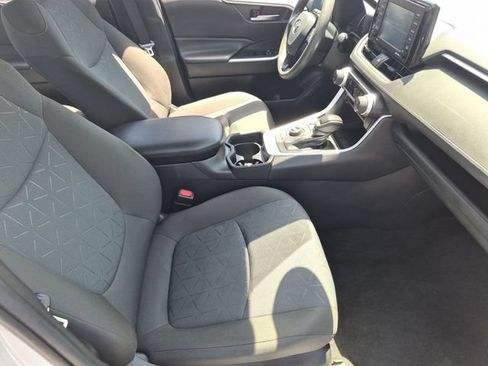 Used 2021 Toyota RAV4 XLE AWD/4WD image 25