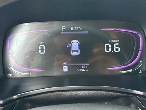 Used 2025 Kia Soul LX w/ LX Technology Package FWD image 27
