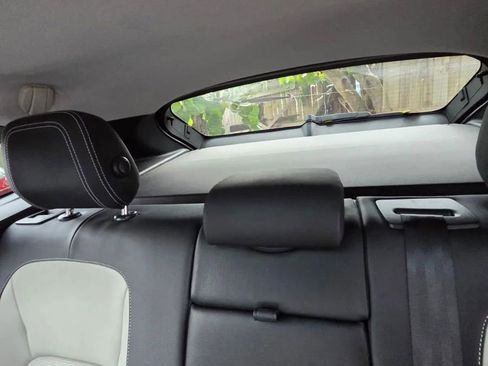 Used 2017 Jaguar F-PACE R-Sport image 6