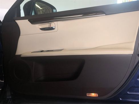 Used 2017 Lexus ES 350 w/ Luxury Package image 18