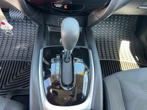 Used 2016 Nissan Rogue S AWD/4WD image 30