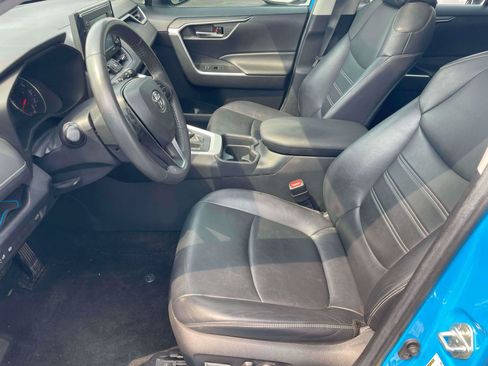 Used 2020 Toyota RAV4 XLE Premium FWD image 14