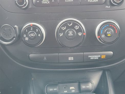 Used 2016 Kia Soul + image 19