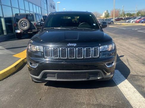 Used 2018 Jeep Grand Cherokee Laredo image 3