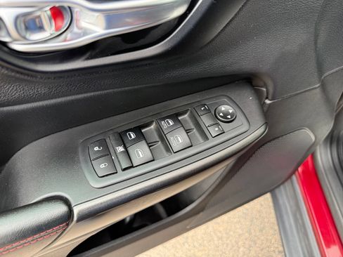 Used 2021 Jeep Cherokee Trailhawk w/ Technology Group AWD/4WD image 12