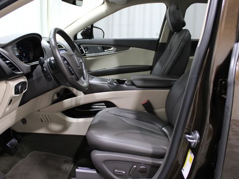 Used 2020 Lincoln Nautilus Reserve w/ Equipment Group 201A image 3