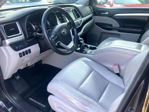 Used 2018 Toyota Highlander XLE w/ Protection Package #3 AWD/4WD image 7