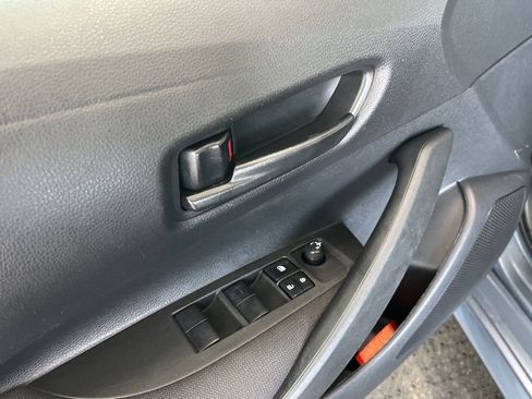 Used 2022 Toyota Corolla LE FWD image 5