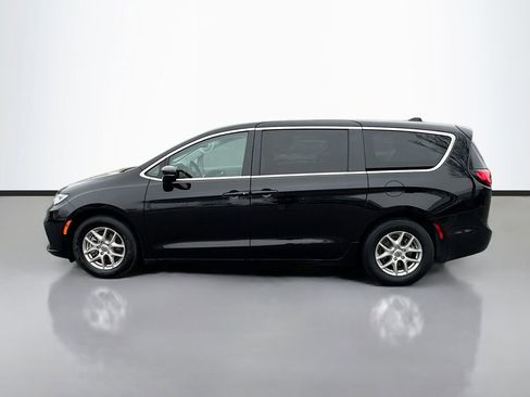 Used 2024 Chrysler Pacifica Touring-L image 6
