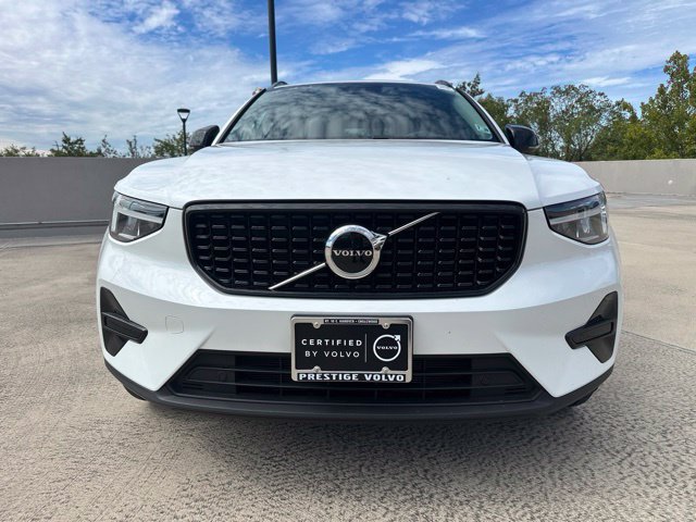 Certified 2024 Volvo XC40 B5 Core AWD/4WD image 2