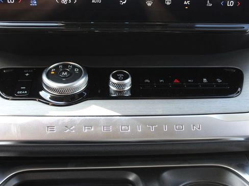 New 2027 Ford Expedition Platinum w/ Driver's Package AWD/4WD image 30