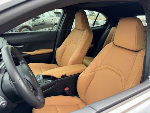 Used 2023 Lexus UX 250h FWD w/ Premium Package image 7