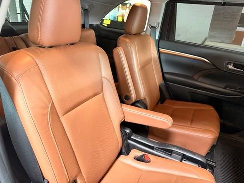 Used 2017 Toyota Highlander Limited AWD/4WD image 27